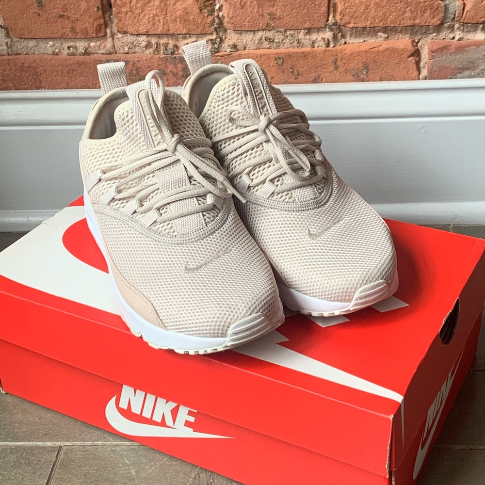 Woman’s nike airmax size 7